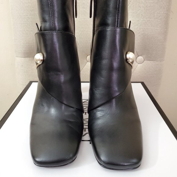 Nine West "Quitit" black leather booties - Picture 2 of 8